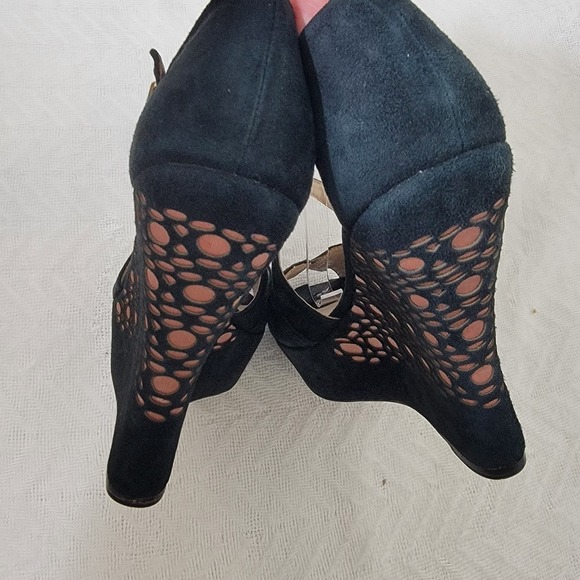 L.K. Bennett Rea Peep Toe Black Suede High Wedge Sandals Nude Lace Size 40 US 10 - Picture 6 of 15